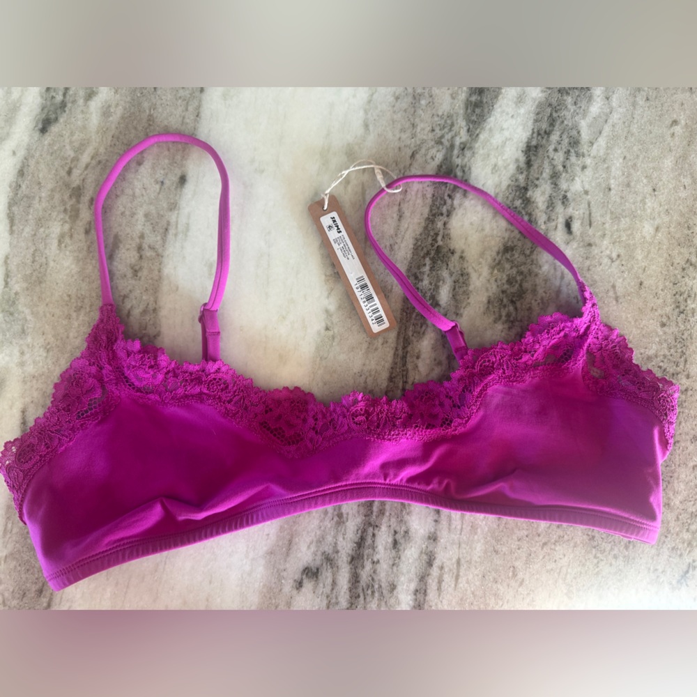 SKIMS Lace-Trim Bralette in Fuchsia